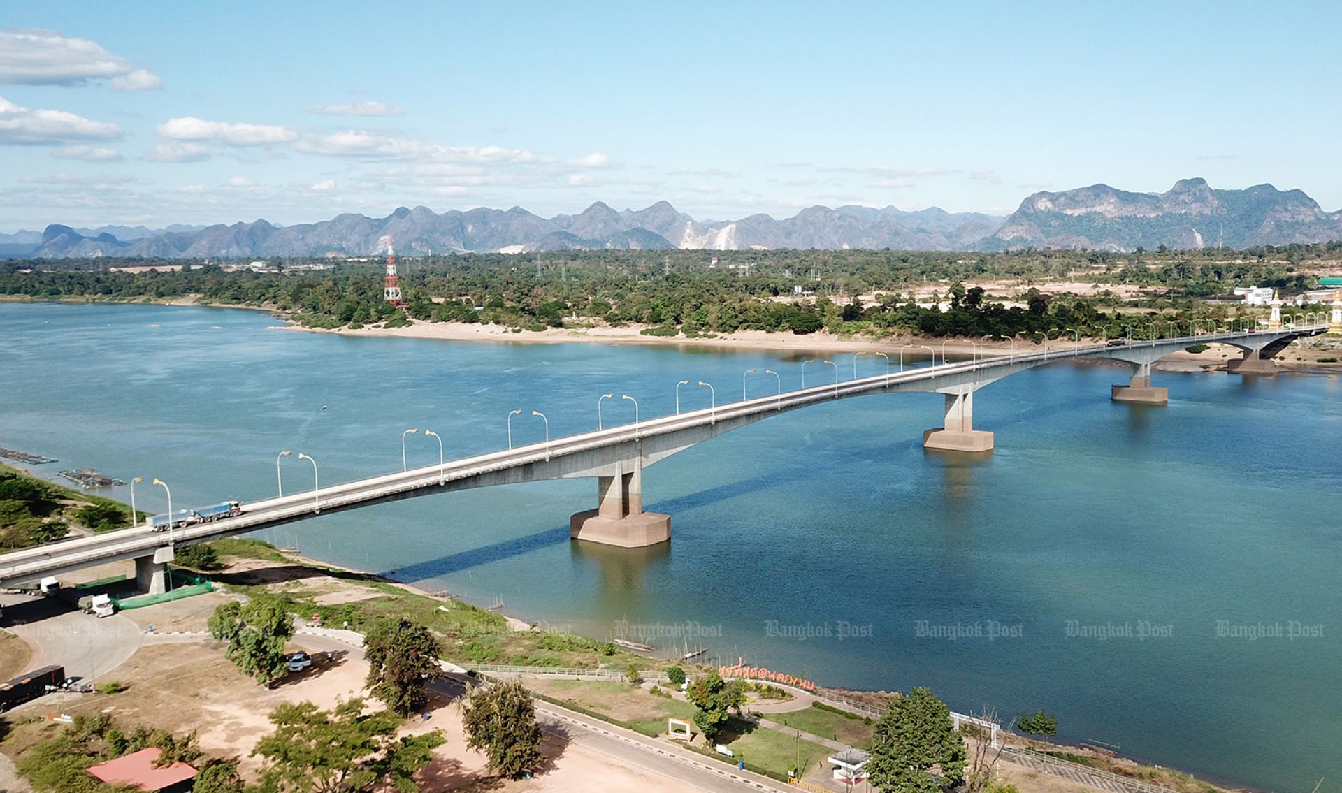 Mekong water turns greenish-blue in Nakhon Phanom